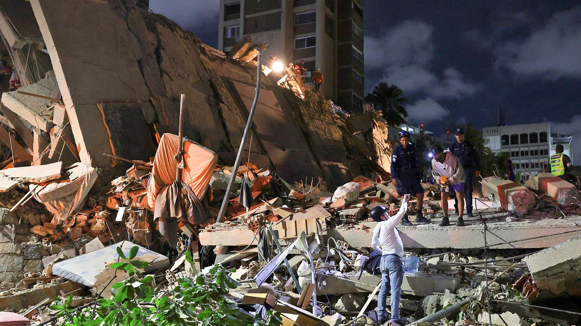 Venezuela earthquakes kill at least 32, with 700 injured, as buildings destroyed across Caracas