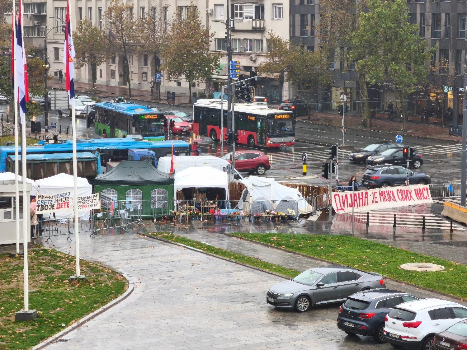 Šatori u kojima se nalaze ljudi koji podržavaju Dijanu Hrku