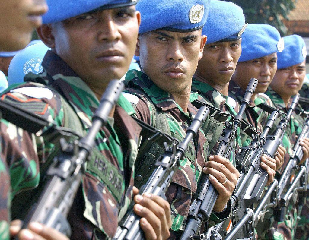 مجموعة مسلحة من أفراد الجيش الإندونيسي 