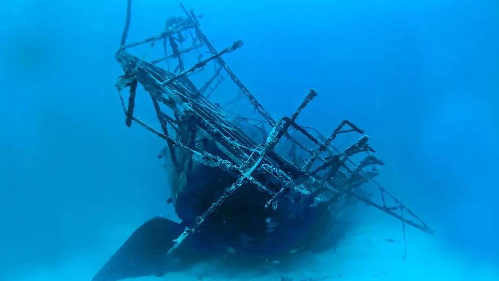 Restos de un buque naufragado en el fondo del mar