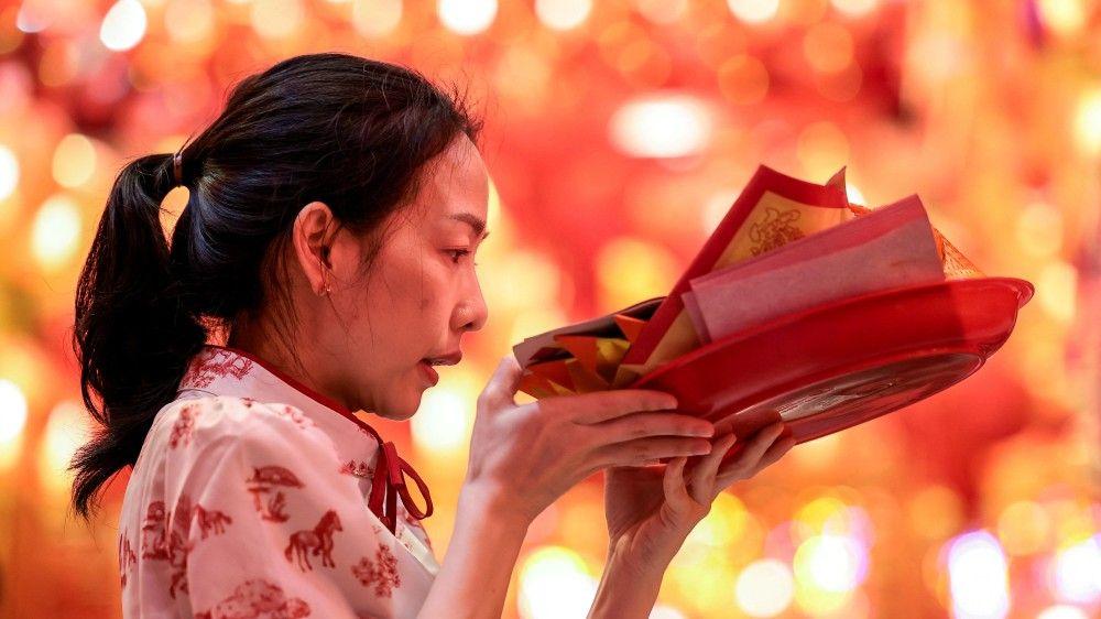 Lunar New Year: Millions welcome the Year of the Fire Horse