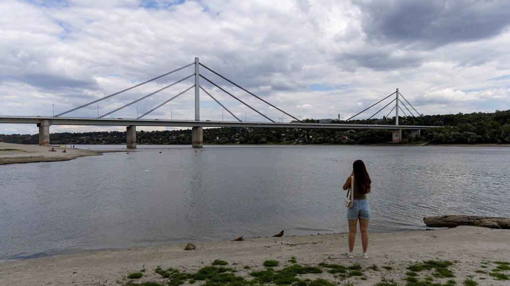 Dunav ponegde kao potok: Dramatične fotografije iz Srbije i regiona 1 dunav, nizak vodostaj dunava, dunav kod Novog Sada