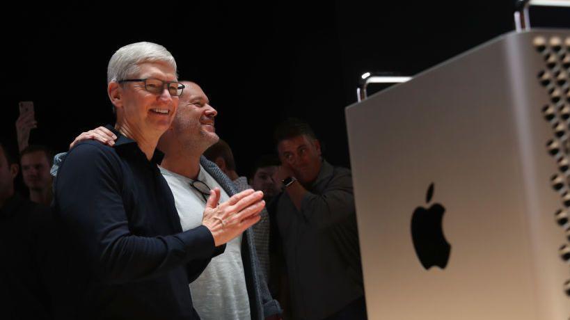 Tim Cook y Jony Ive en el lanzamiento de la nueva Mac Pro en 2019