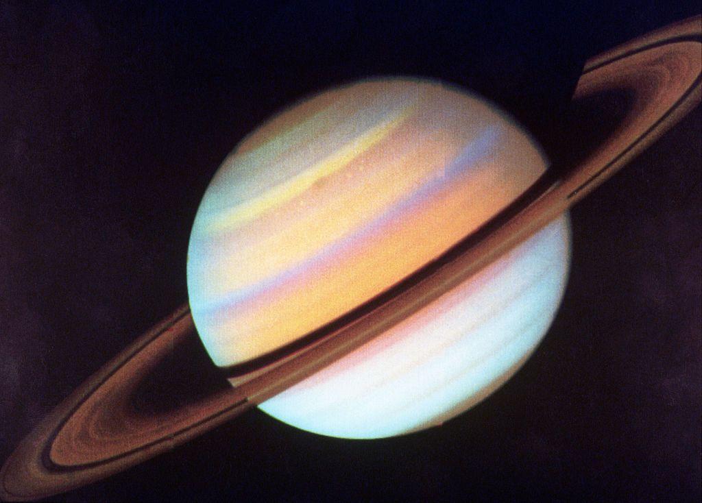 Imagen de Saturno tomada por la sonda Voyager a una distancia de 34 millones de kilómetros. 