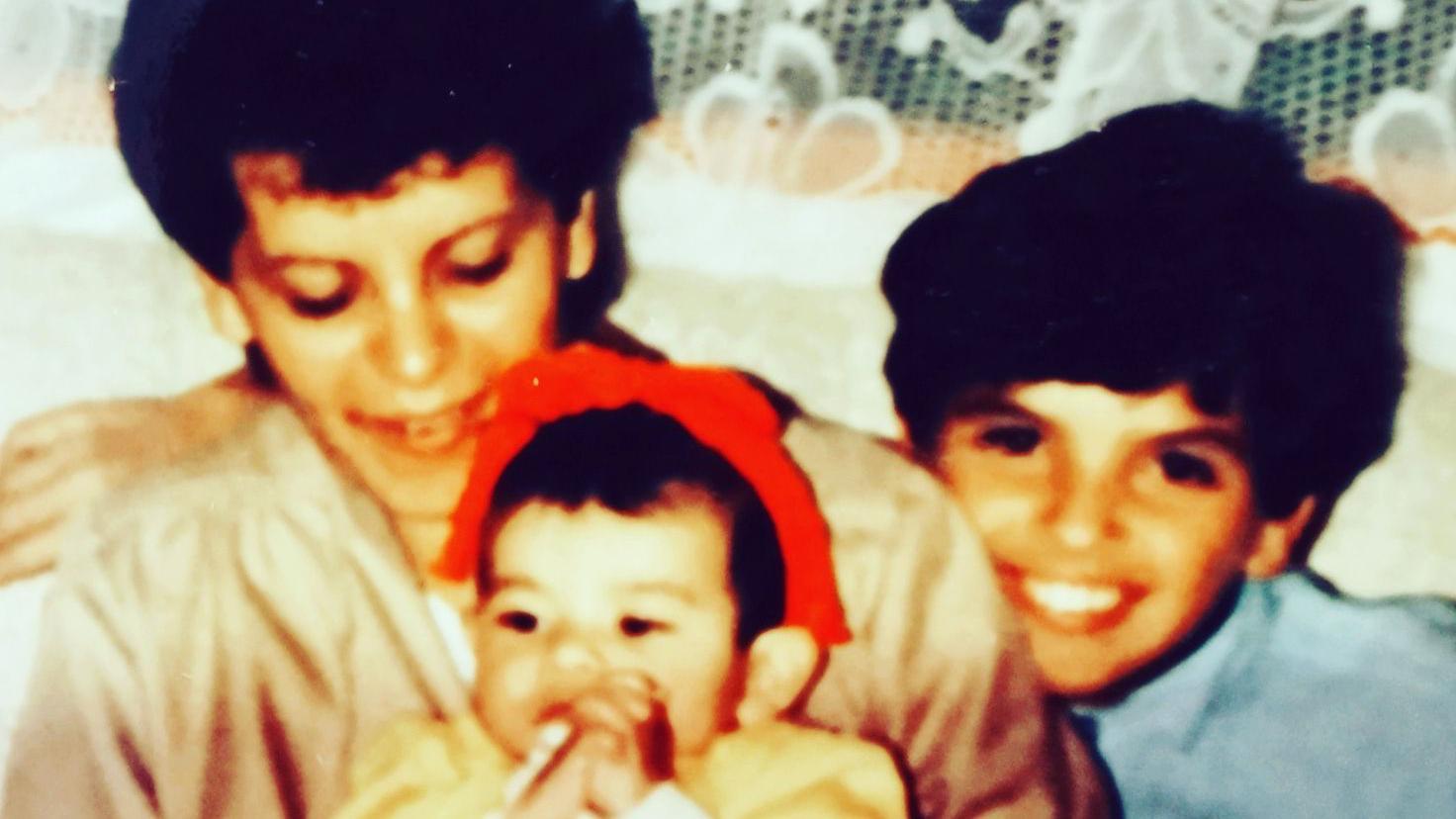 Madre con dos niños.