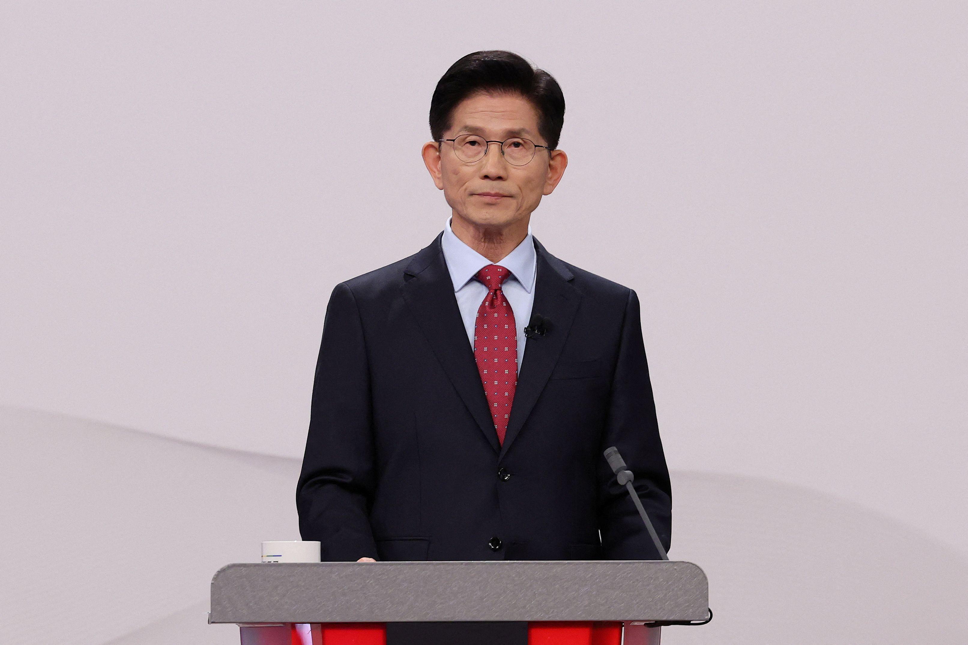 김문수 국민의힘 후보가 18일 서울 마포구에서 열린 중앙선거방송토론위원회 주관 제21대 대통령선거 후보자토론회에 참석해 발언하고 있다