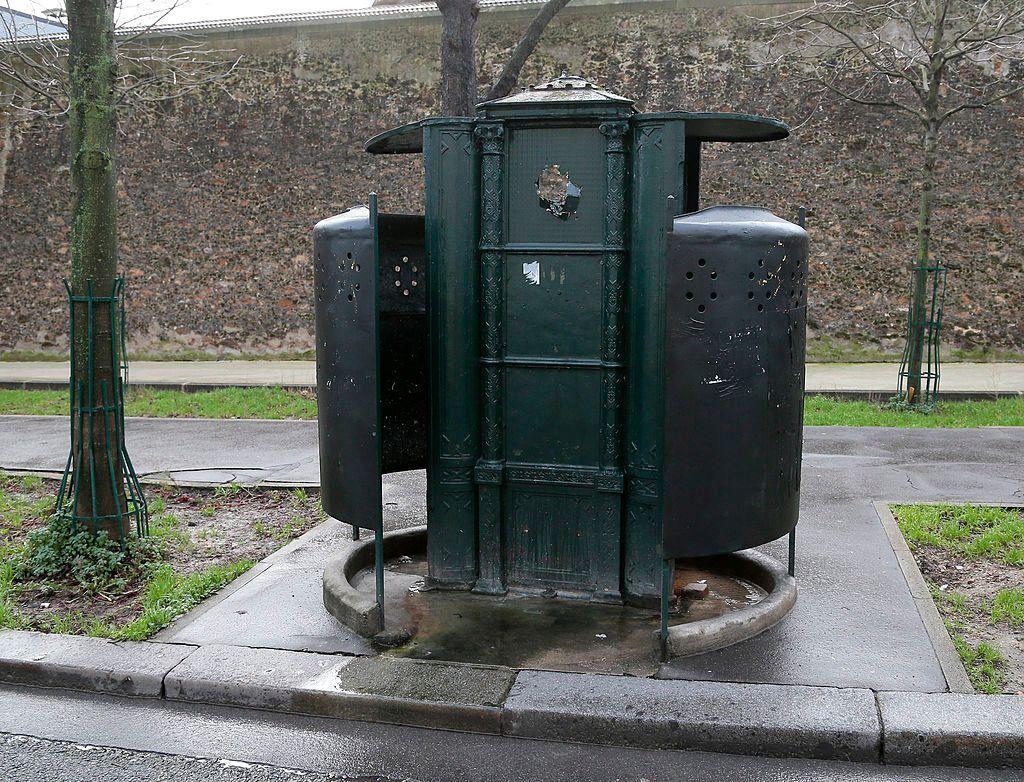 Fotografia de urinol no 14º arrondissement, no sul de Paris, em 2019