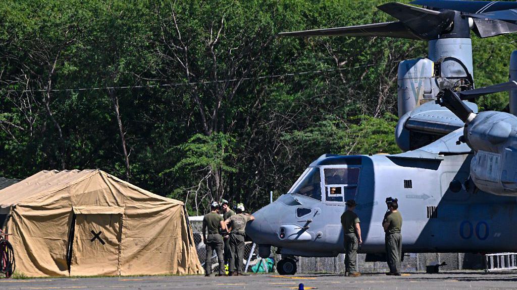 Un helicóptero MV-22 Osprey del Cuerpo de Marines de EE. UU. se encuentra en el Aeropuerto Internacional Mercedita, el 2 de diciembre de 2025, en Ponce, Puerto Rico.