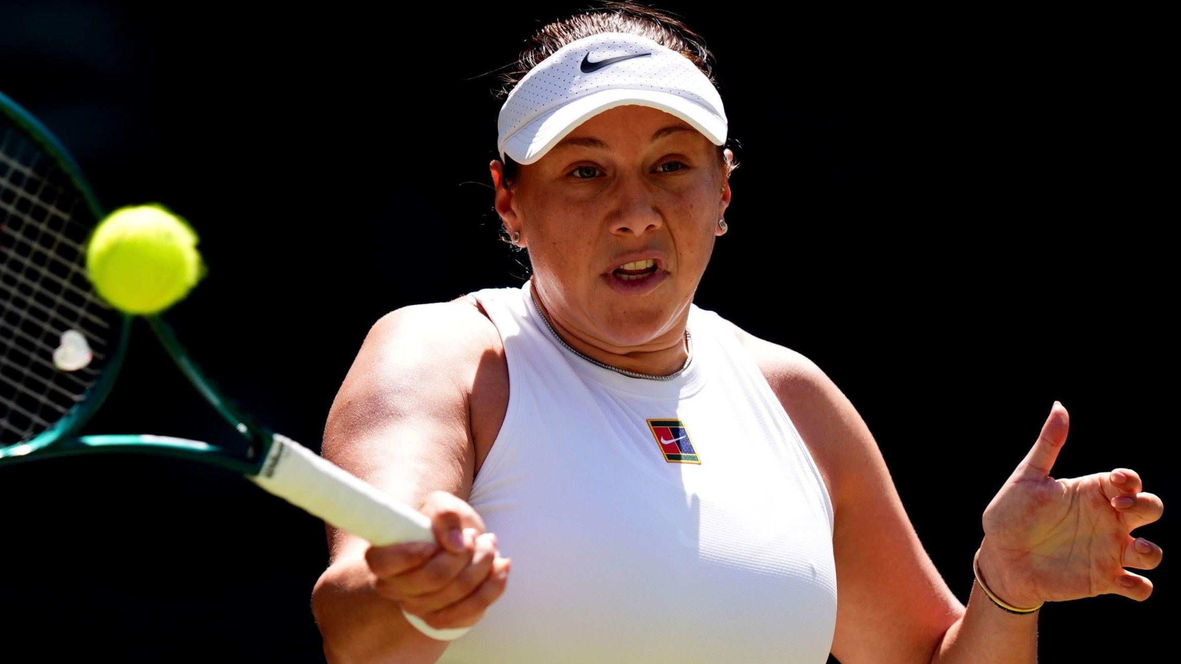 Wimbledon semi-finals: Anisimova testing Sabalenka in close first set