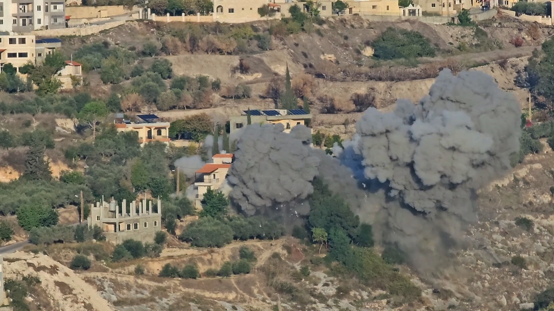 هجوم إسرائيلي على قرية لبنانية