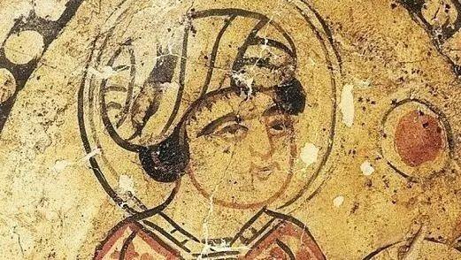 تقول إحدى الروايات إن الحاكم بأمر الله أمر بمنع النساء من مغادرة بيوتهن ليلاً إلا خلال شهر رمضان على أن يكون هناك غلام يتقدمهن حاملاً فانوساً