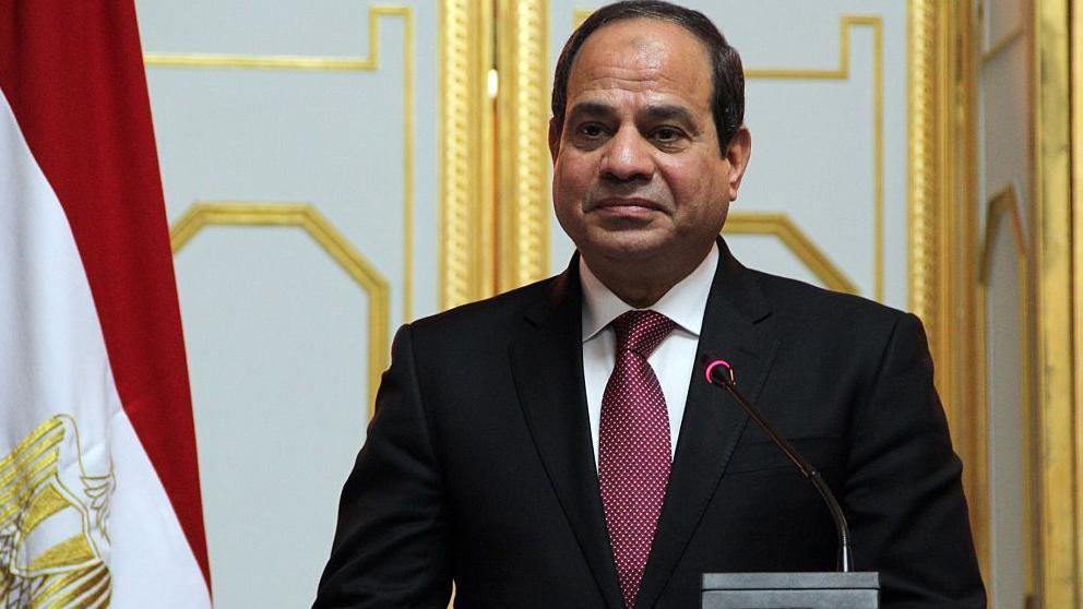 عبدالفتاح سیسی رئیس‌جمهور مصر پشت تریبون سخنرانی 