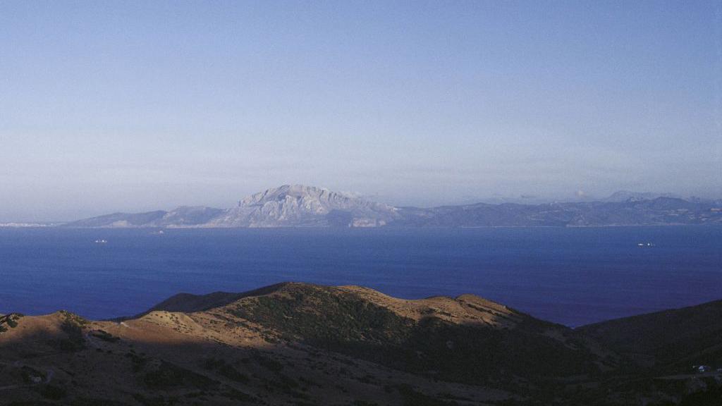 El estrecho de Gibraltar visto desde Cádiz