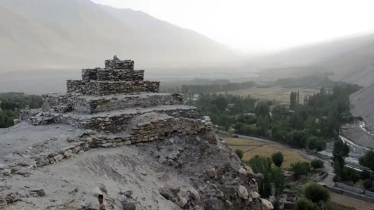 تاجکستان میں وادی واگن کے قریب بدھ سٹوپا کے کھنڈرات