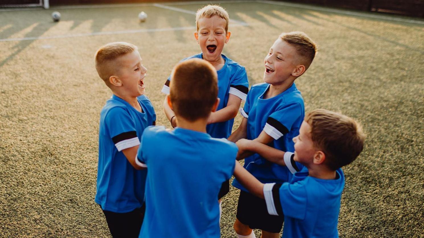 أطفال يلعبون