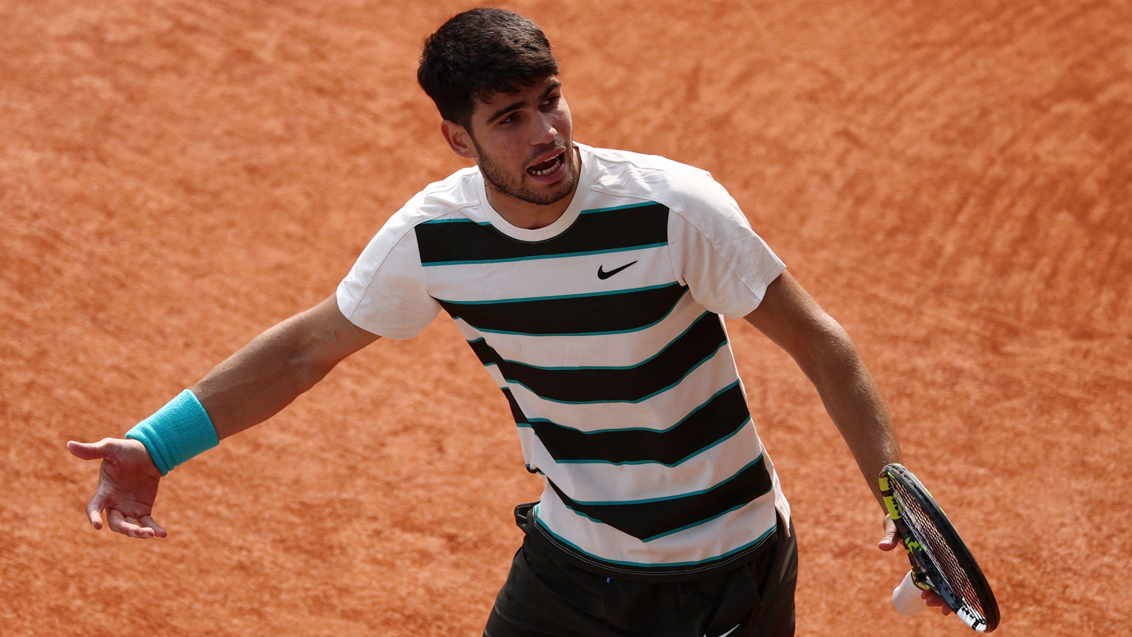 French Open final: Alcaraz battling to stay in match against brilliant Sinner