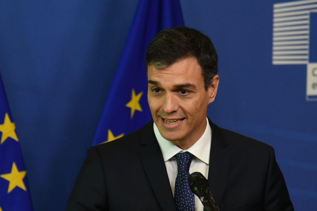 بيدرو سانشيز، رئيس وزراء إسبانيا، يتحدث إلى الصحافة عقب قمة غير رسمية في مقر المفوضية الأوروبية في بروكسل بتاريخ 24 يونيو/حزيران 2018