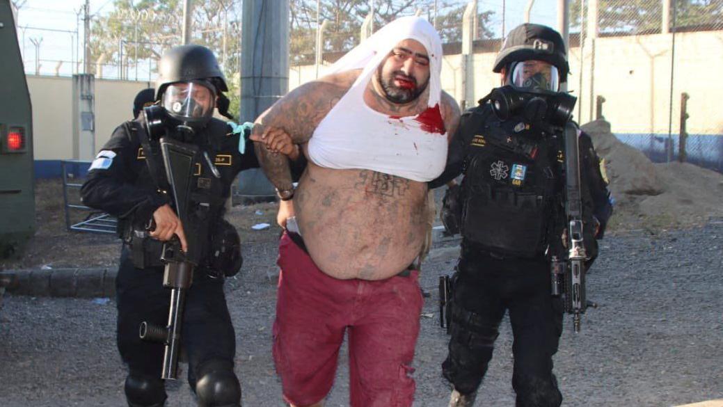 El líder de Barrio 18, Aldo Dupie alias "El Lobo", capturado tras presuntamente dirigir el motín desde la prisión de máxima seguridad en la que está recluido.