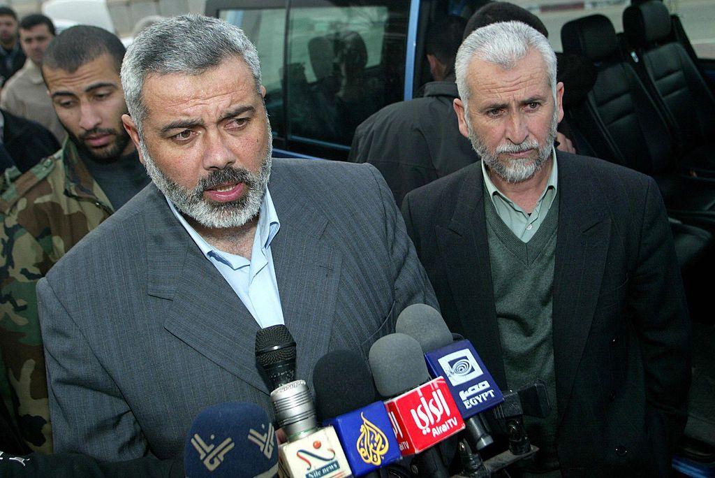 سعيد صيام (يمين الصورة) مع القيادي في حماس إسماعيل هنية