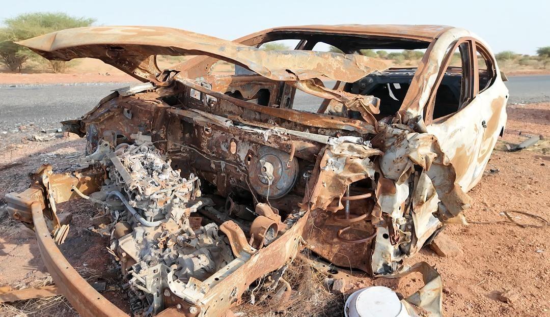 سيارة تعرضت للتدمير بالكامل