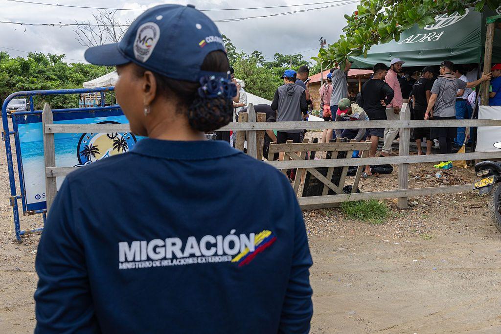 Por qué tantos colombianos se siguen marchando del país pese a la mejora de la economía