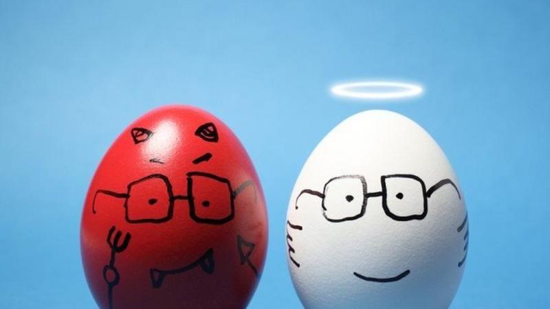 لا تزال قضية الاستعداد الفطري لدى البشر نحو الخير والشر تثير جدلا واسعا منذ أمد بعيد، إذ رأى البعض أن الإنسان مجبول على الشر وساهم المجتمع في تهذيبه، في حين ذهب آخرون إلى عكس ذلك. 