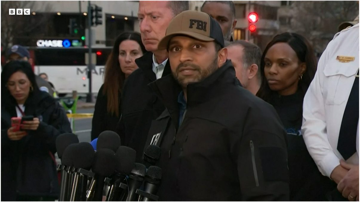 مدير مكتب التحقيقات الفيدرالي، كاش باتيل، خلال تصريح صحفي