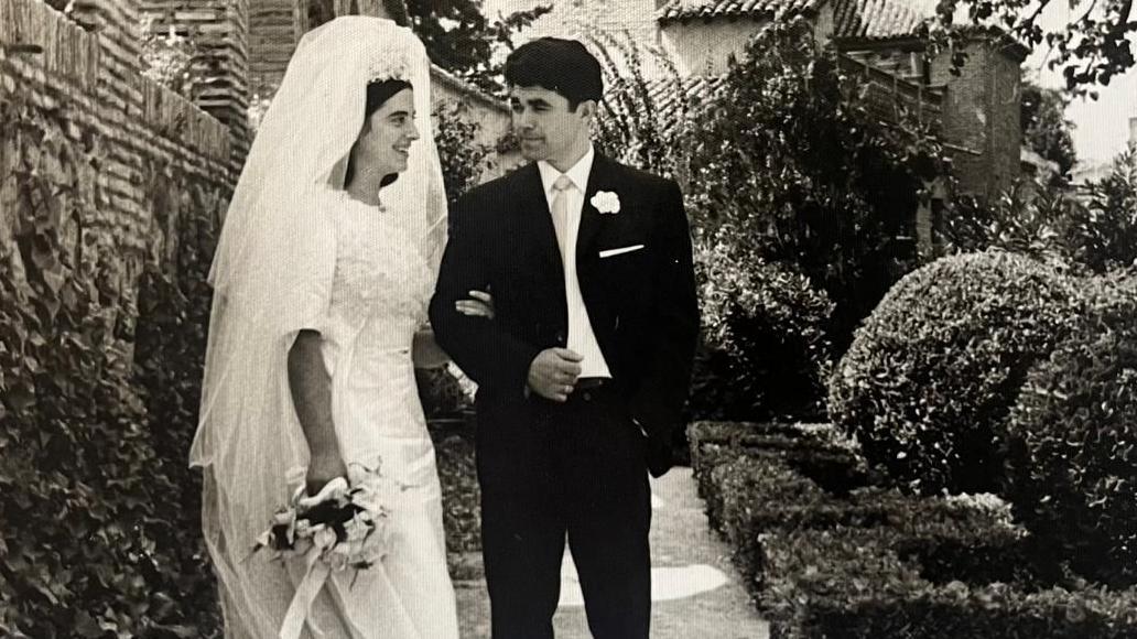 Juan y Mari recién casados.