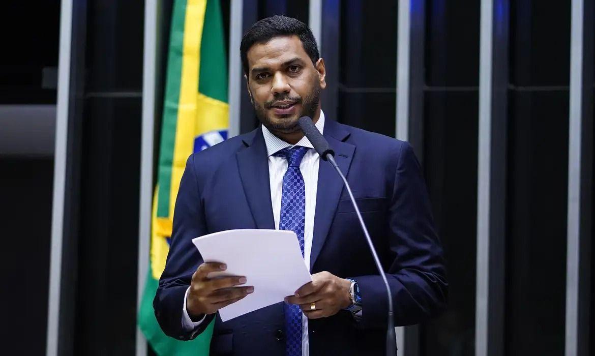 Jhonatan de Jesus discursando na C&acirc;mara dos Deputados