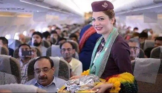 ایئرہوسٹس پی آئی اے