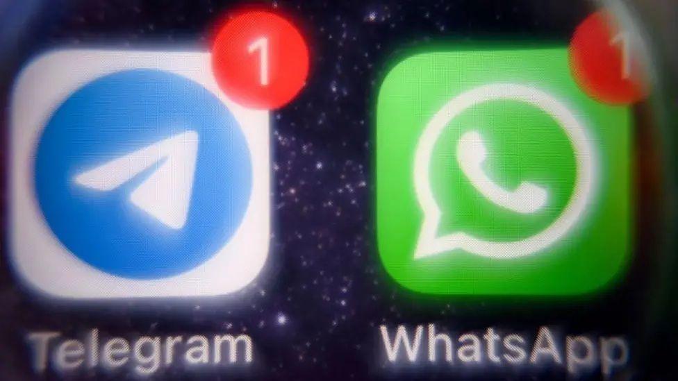 &Iacute;cones de Telegram e WhatsApp em tela