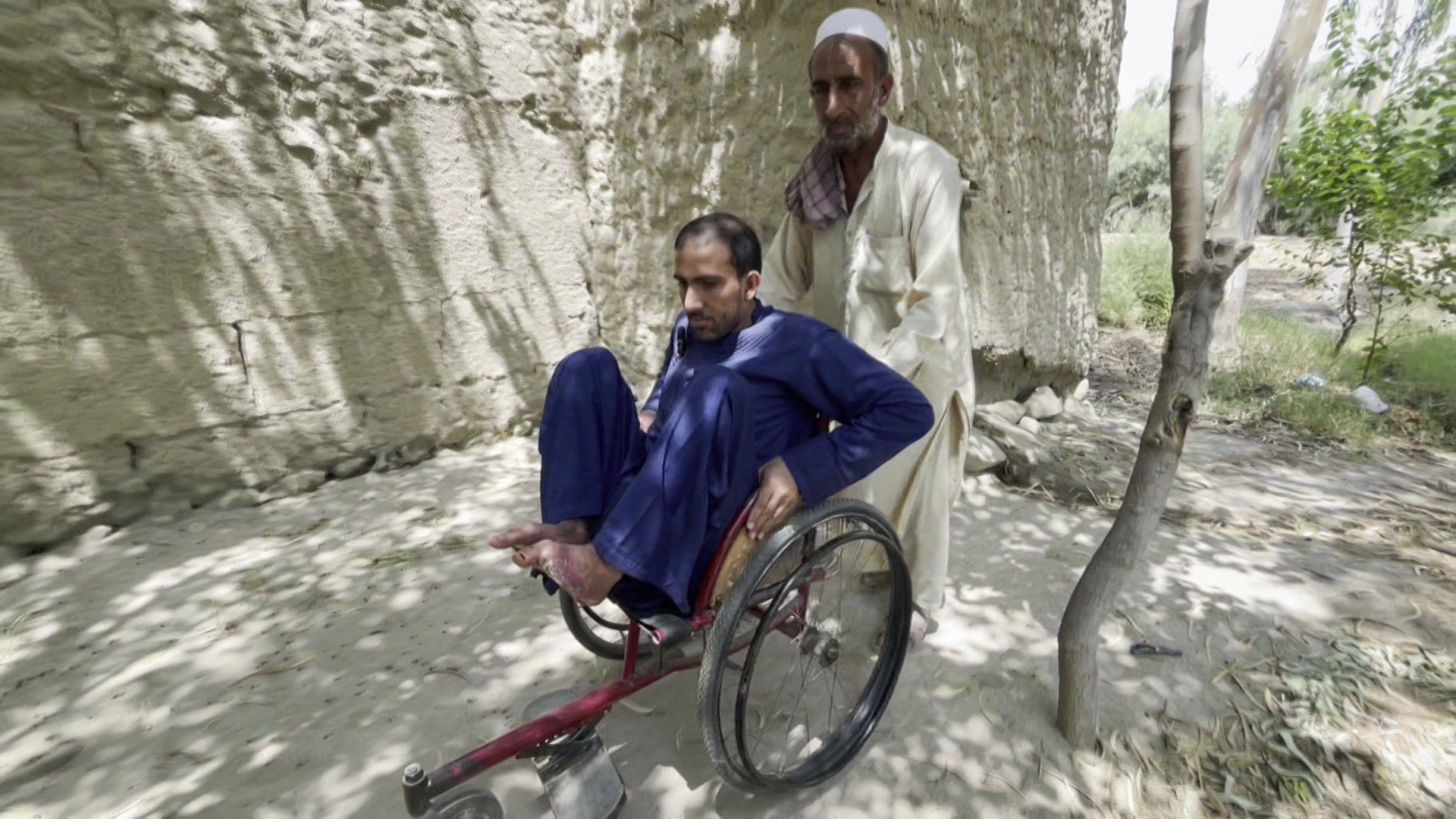 الوالدین کا کہنا ہے کہ حراست کے دوران ان کا اپنے خاندان سے کوئی رابطہ نہیں تھا