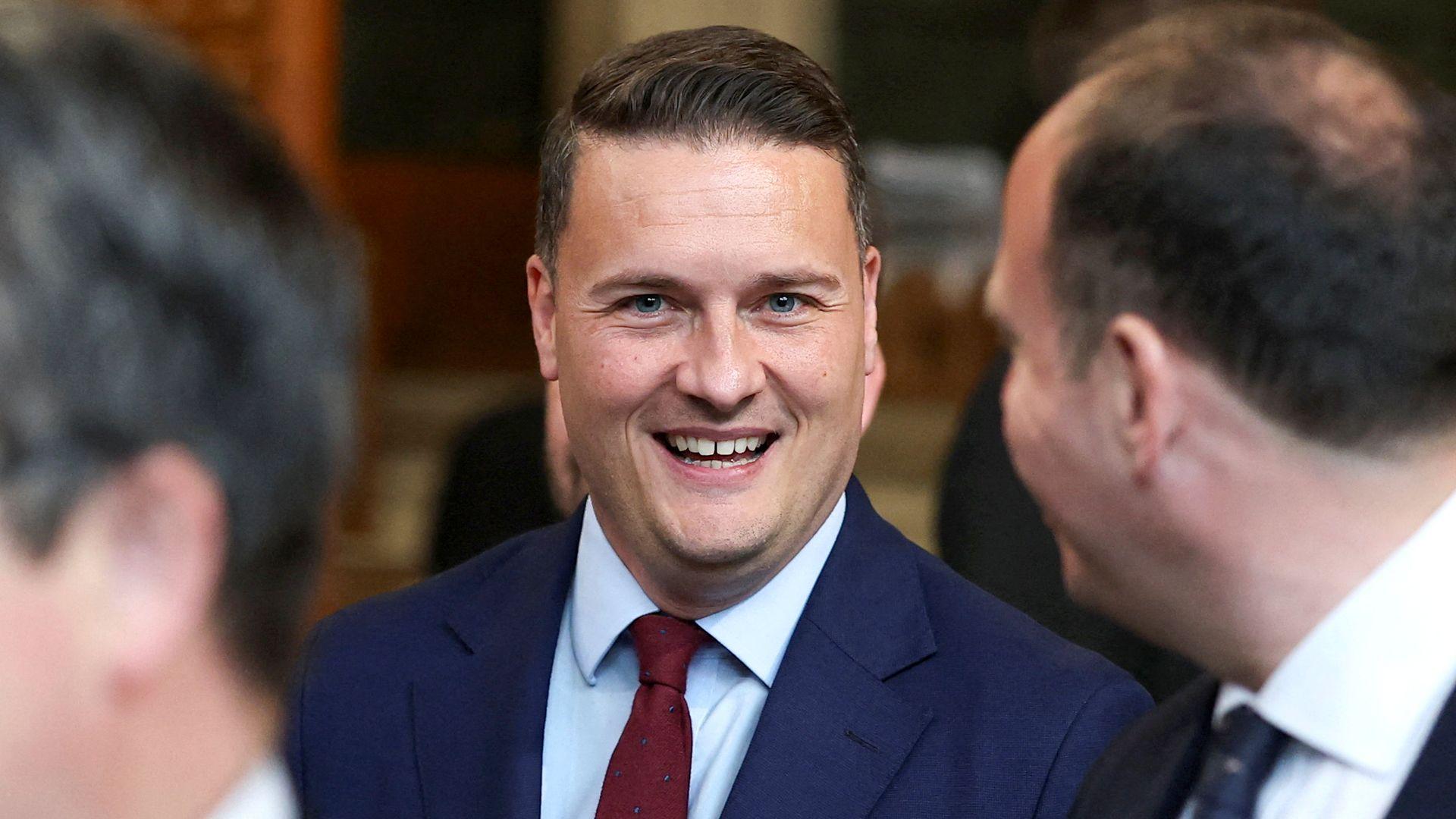 PM has full confidence in Streeting, No 10 says, as health secretarys allies expect him to launch challenge