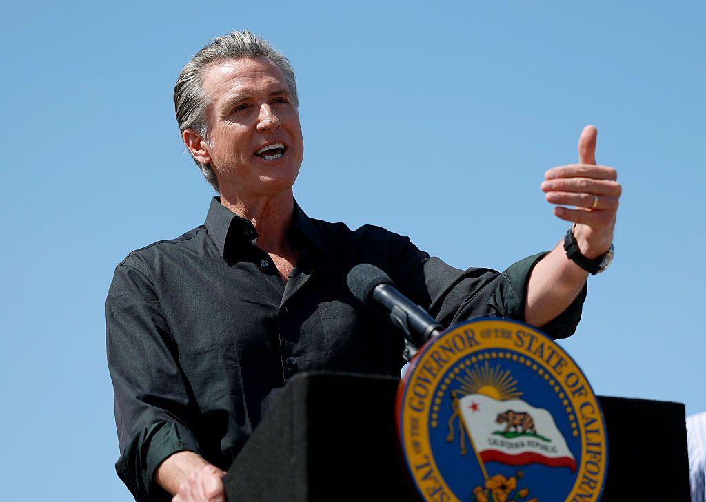 Newsom en un discurso
