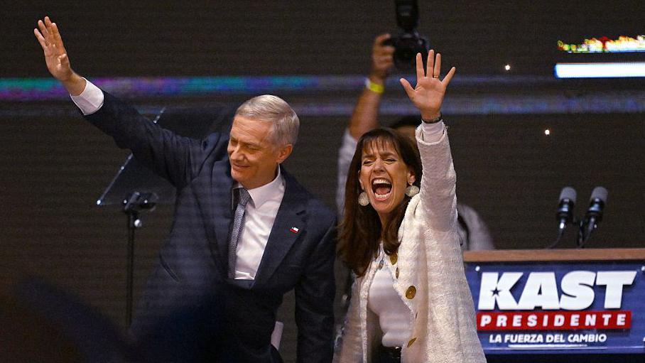 José Antonio Kast con su esposa, María Pía Adriasola.