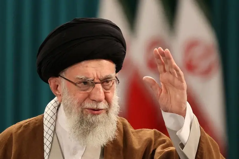 خمینی کے بعد علی خامنہ ای ایران کے سپریم لیڈر بنے۔