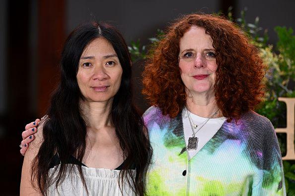 Chlo&eacute; Zhao e Maggie O'Farrell comparecem &agrave; sess&atilde;o de fotos de 