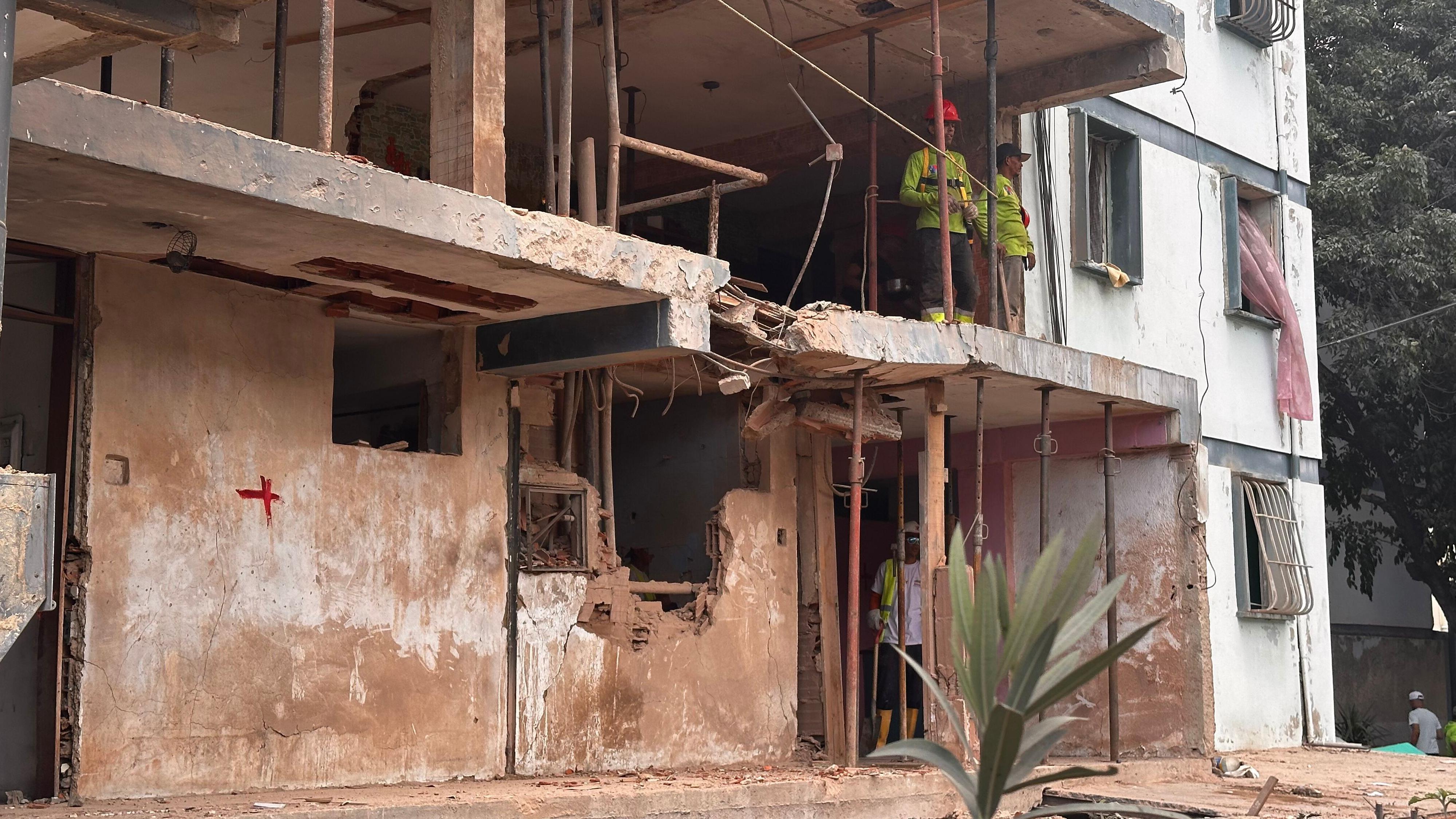 Bloque 12, ubicado muy cerca de una importante base militar de Venezuela, la Academia de la Armada Bolivariana, en la ciudad costera Catia La Mar, estado de La Guaira, a unos 35 kilómetros por carretera desde Caracas.