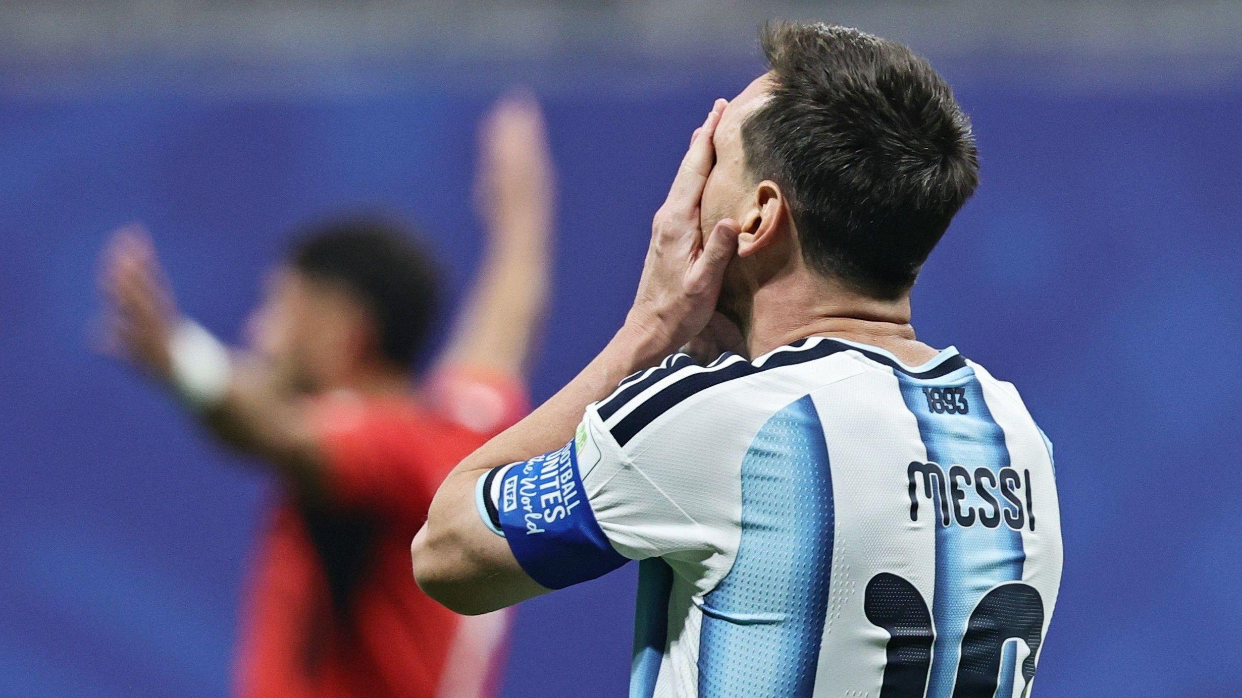 Messi penalty saved as Argentina trail Egypt