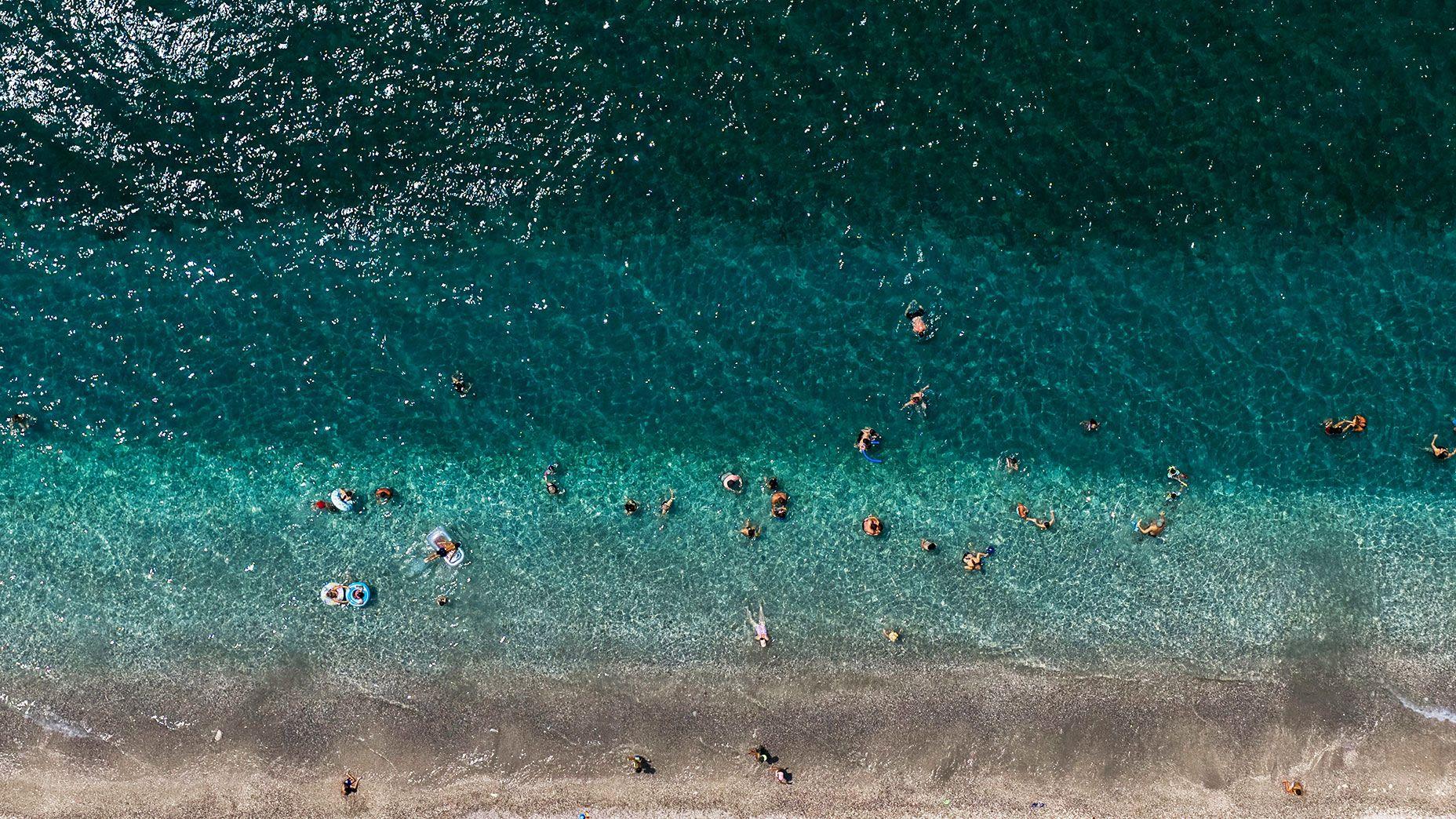 Worlds oceans hit record-high July temperatures