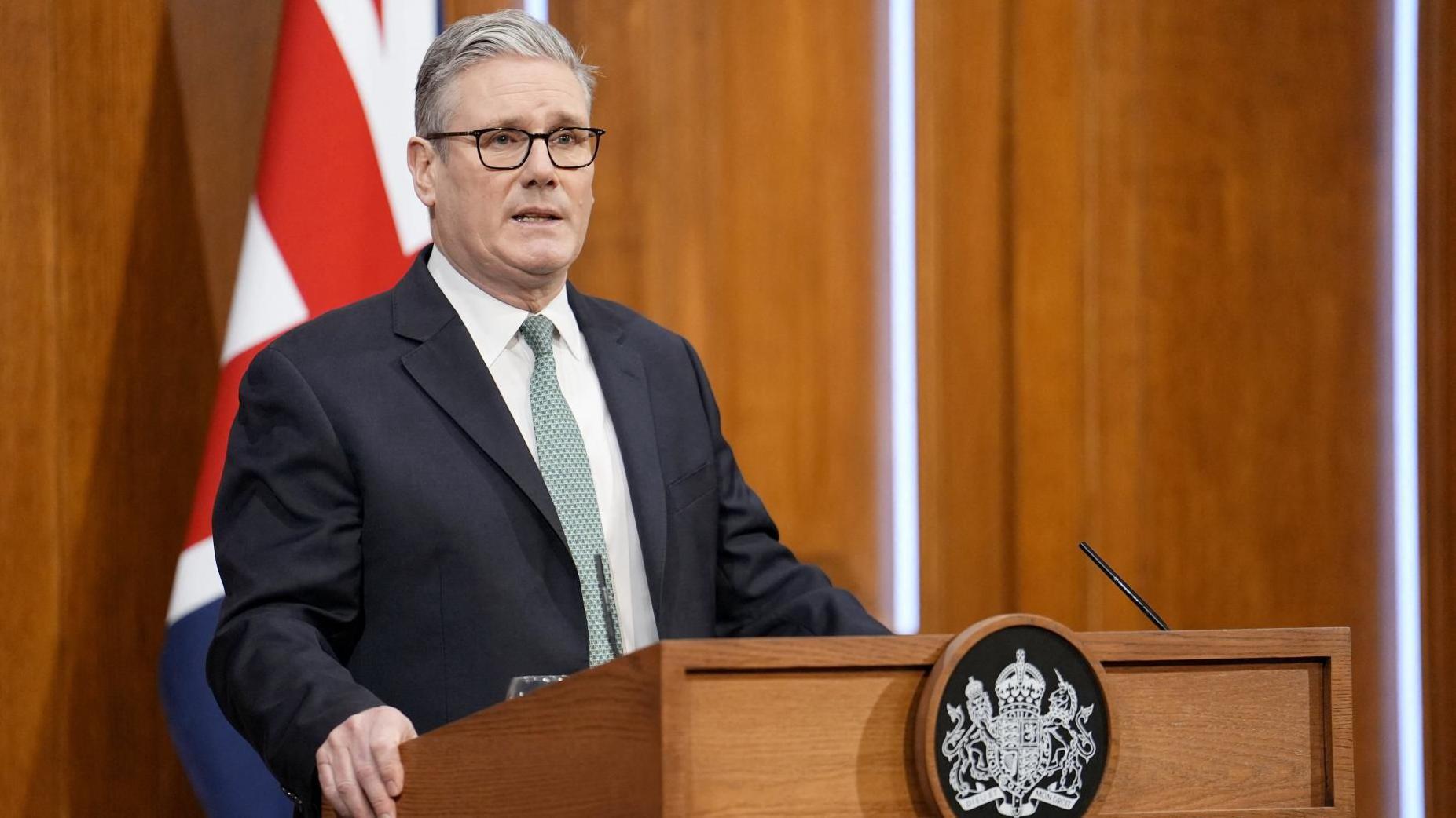 Trumps tariff threats completely wrong and Greenland should decide its own future, says Starmer