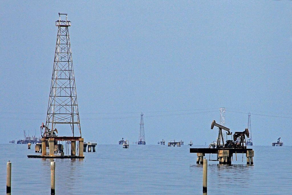 Extracción de petróleo en el lago Maracaibo, Venezuela