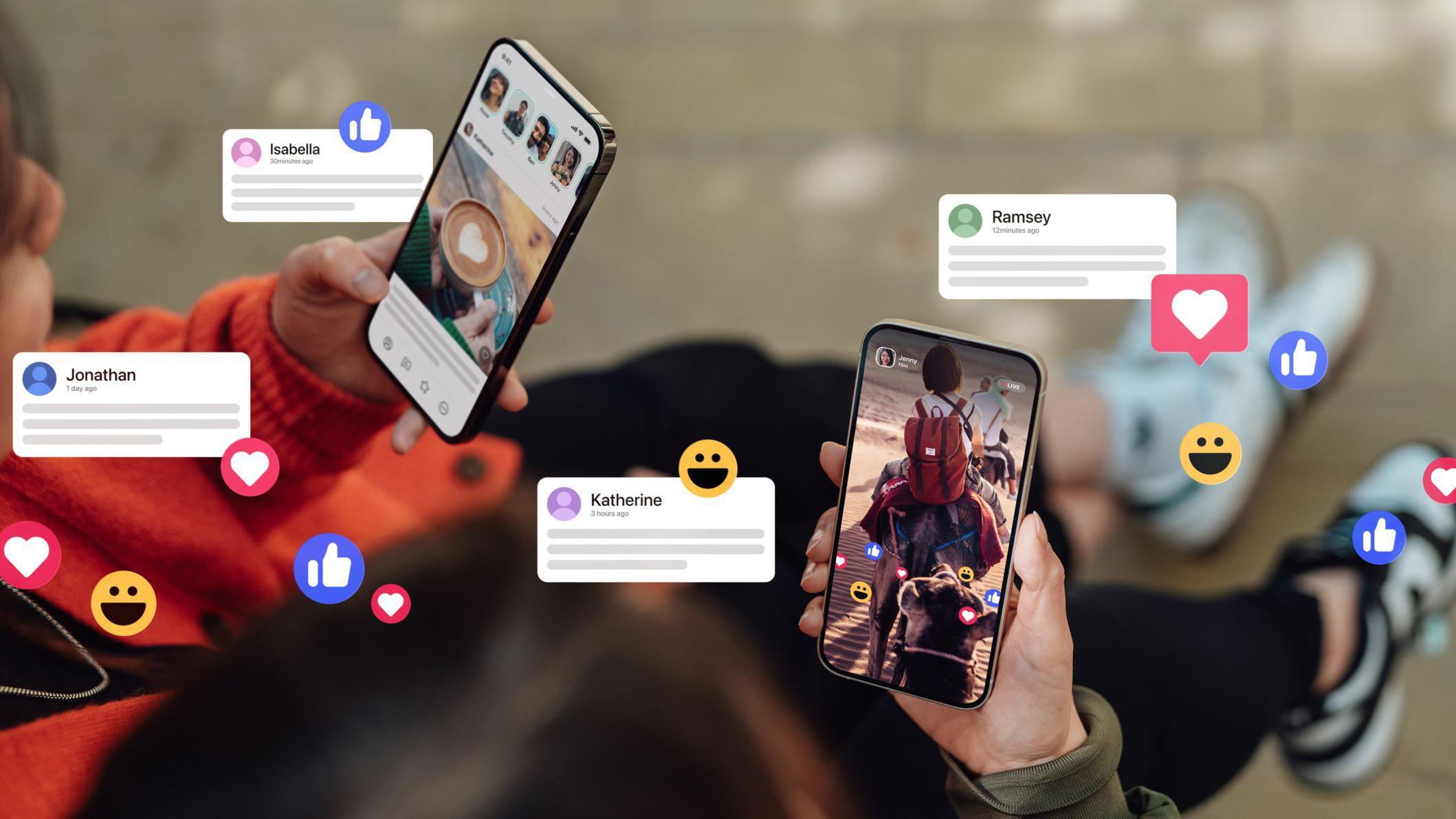 dos personas compartiendo contenido en redes sociales.