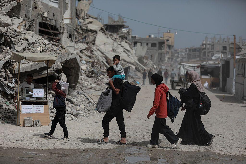Israeli forces besiege Gaza hospital as Hamas offers truce terms