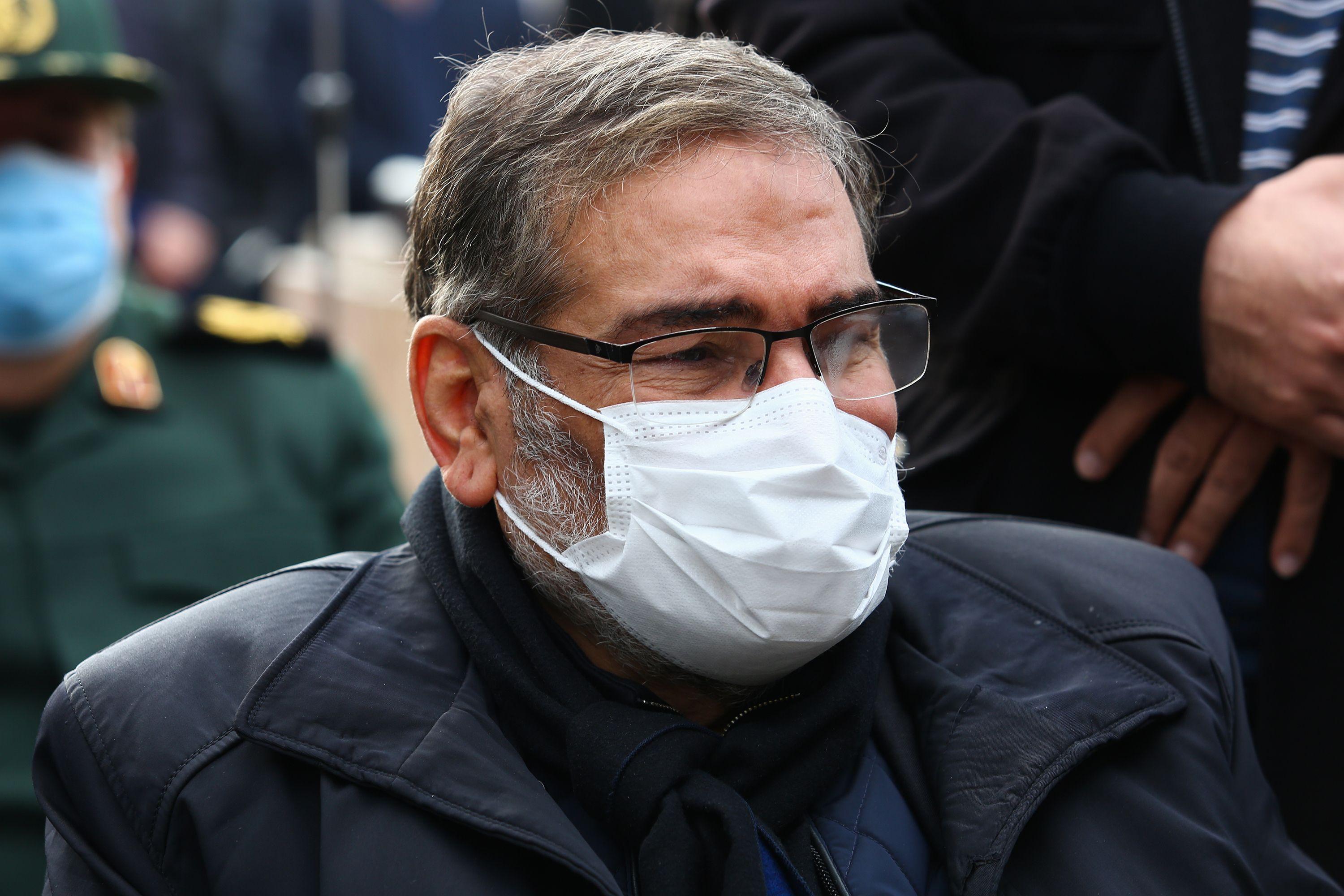 قاد الحرس الثوري في ذروة الحرب مع العراق، شغل مناصب حساسة في الاستخبارات والعمليات، وتقلّد لاحقاً قيادة البحريتين في الجيش والحرس معاً.