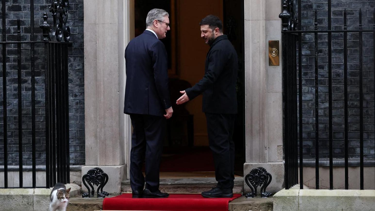 Zelensky arrives at Downing Street for talks on Ukraine peace plan