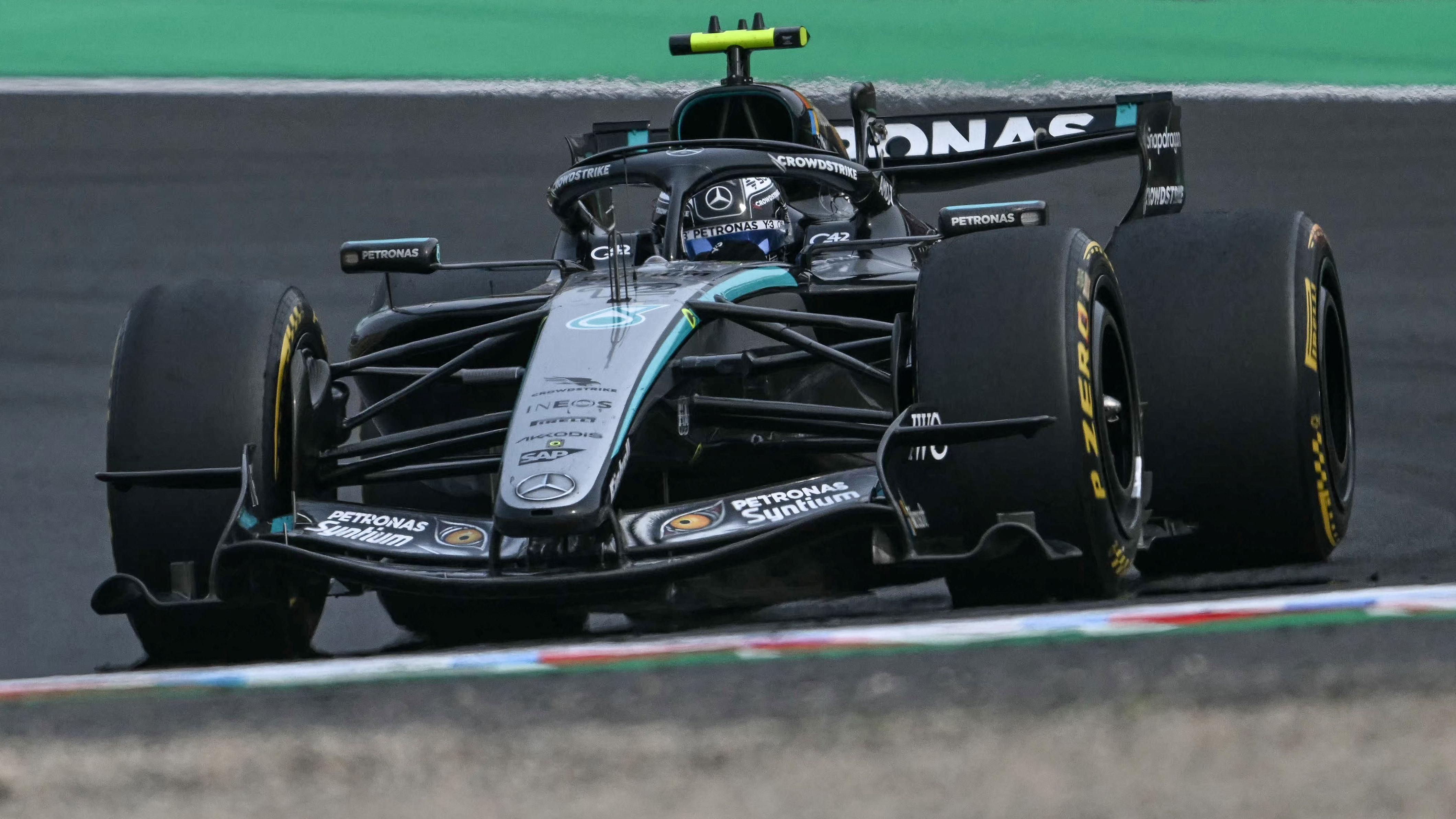 Japanese Grand Prix: Antonelli leads from Piastri