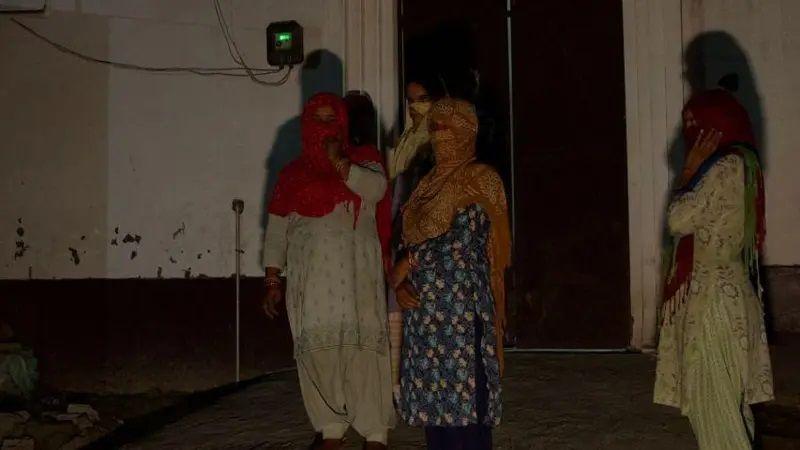 چور ہونے کے شبہ میں لوگوں کو زدوکوب کرنے کے واقعات بھی سامنے آئے ہیں