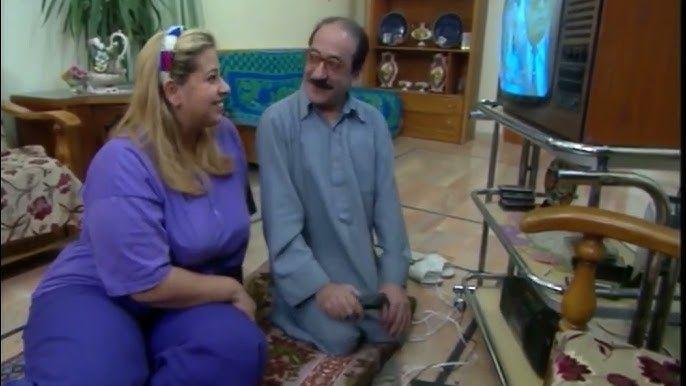 الفنان دريد لحام "أبو الهنا" والفنانة إيمان الغوري "خيرو"، في حلقة "صندوق فرجة" من مسلسل "أحلام أبو الهنا" 
