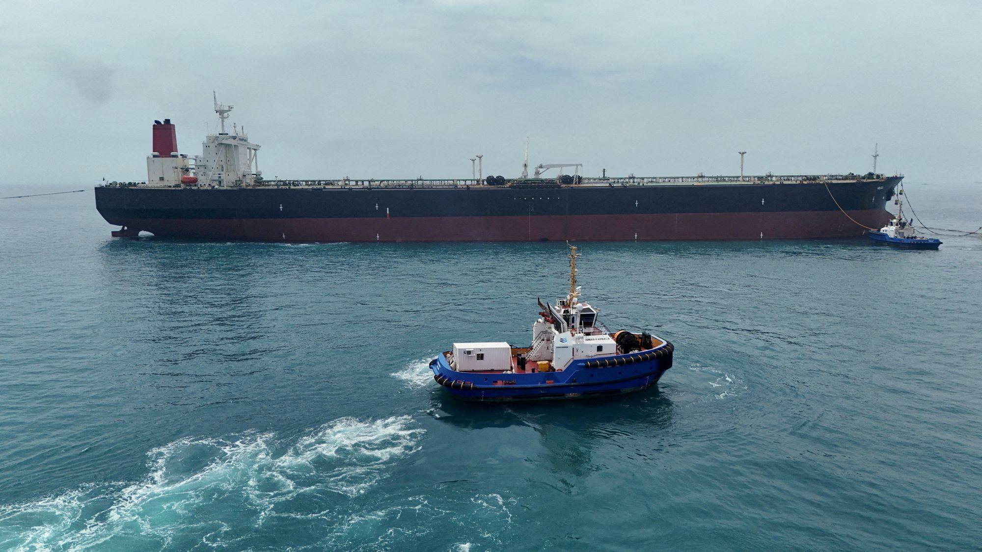 Navio no Estreito de Ormuz